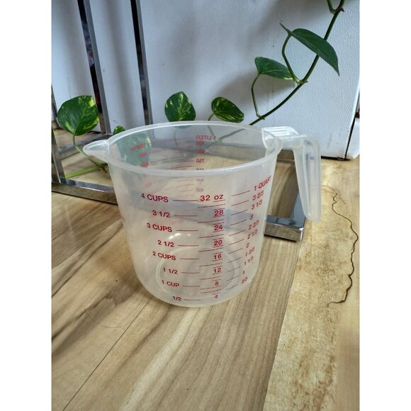 Target 4 cups / 1 liter plastic measuring cup - Picture 1 of 5